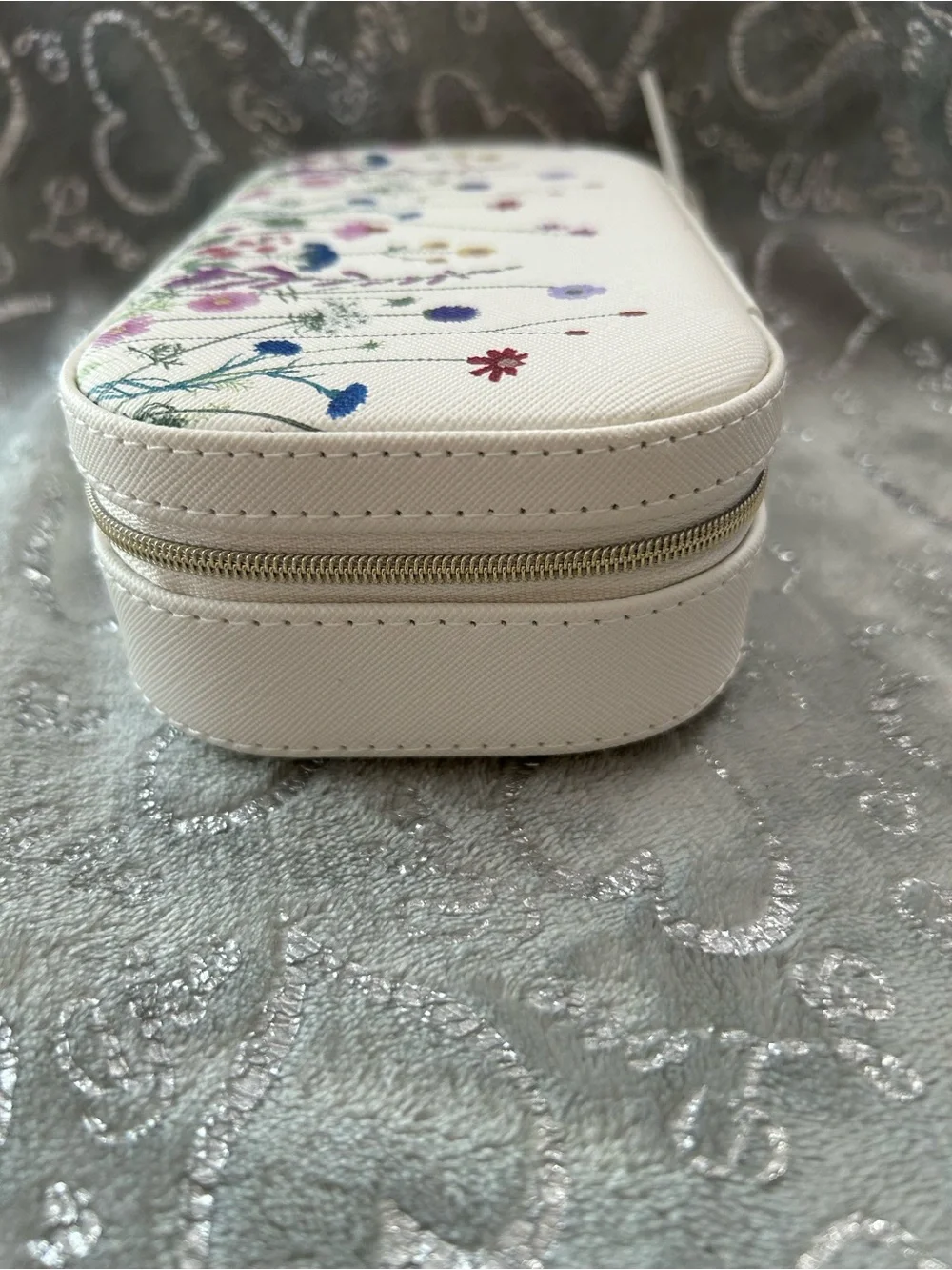 cupcakes & cashmere white wristlet